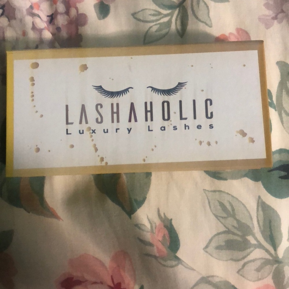 Lashaholic lashes in instaglam